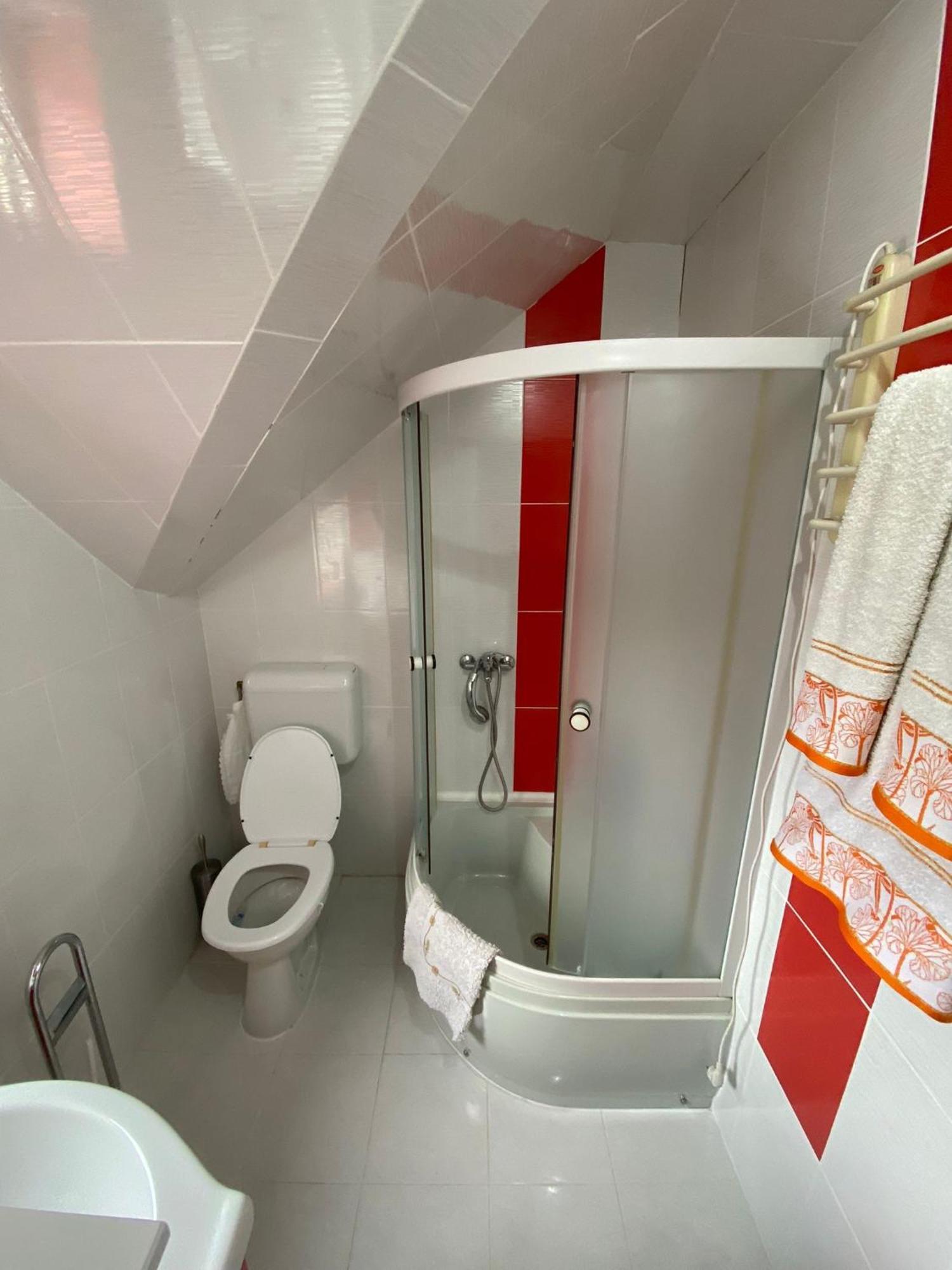 Cosy Bedroom For 2 With Balcony In A Family Villa Turnu Magurele Екстер'єр фото